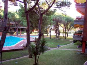 Imagen de la zona de las piscinas de la comunidad LAS MARINAS de Gavà Mar